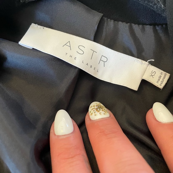 Elegant Black Blazer. S - Picture 2 of 2